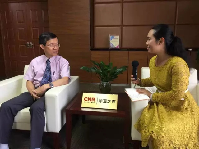 用力插别停海报