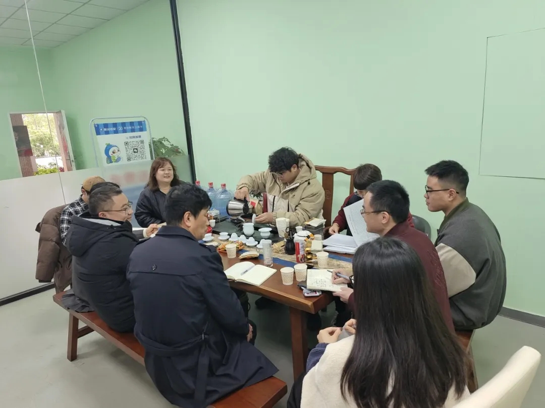 未成年举牌福利海报