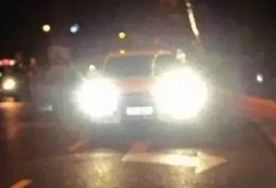 未成年裸体。 。。。。。海报