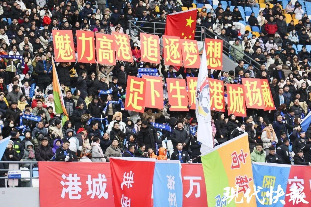 啄木鸟肮脏的女人海报