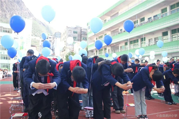 老狼一区忘忧草欢迎您大豆海报